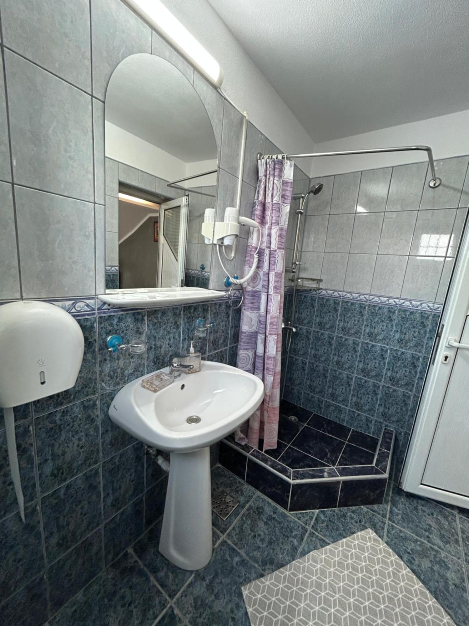 Pensiunea Cornelius Piatra Neamţ Exteriér fotografie